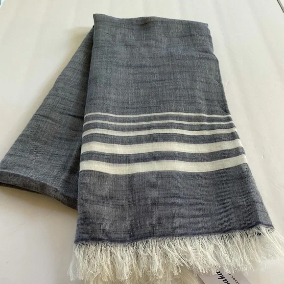 Tommy Bahama Breezy Travel Ruana, new with tag. - Picture 4 of 7